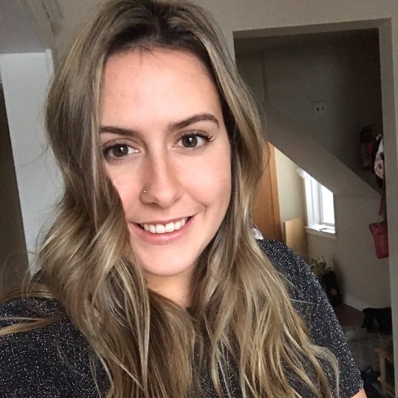 Meet your Posher, Gabriella - Picture 1 of 1